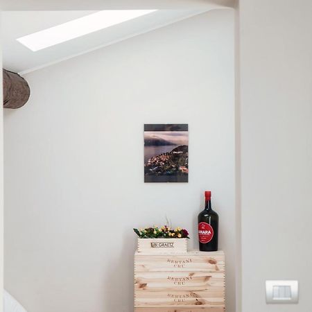 Grape Attic 72 - The House Of Travelers Apartamento Como Exterior foto